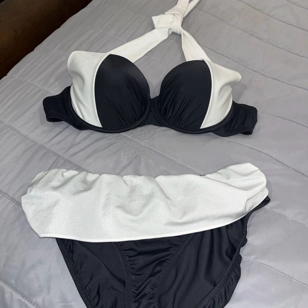 VENUS Black and White Two-Piece Bikini